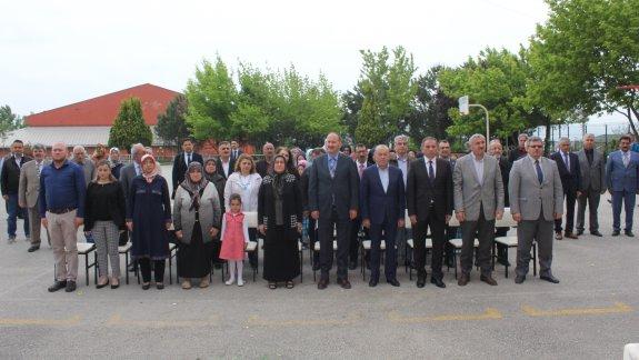Başiskele Şehit Ozan Özen Kız Anadolu İmam Hatip Lisesinde TÜBİTAK 4006 Bilim Fuarı açıldı