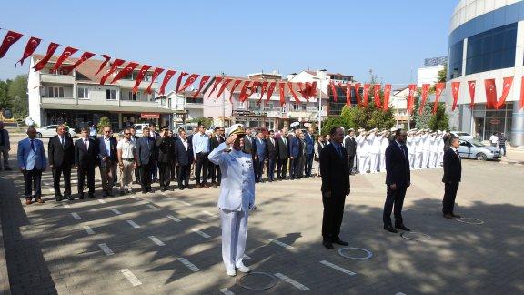 Mustafa Kemal Atatürke Gazi ünvanı verilişinin 96. yıldönümü olan Gaziler Günü programı Başiskele Kaymakamlık Tören Alanında kutlandı.