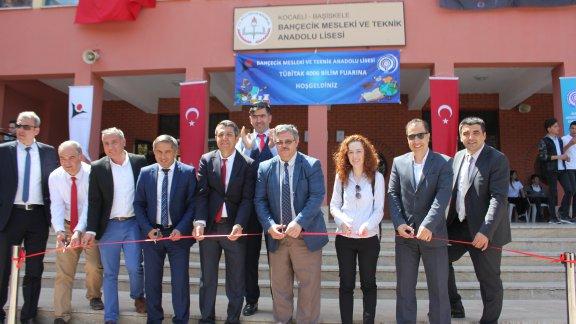 Bahçecik Mesleki ve Teknik Anadolu Lisesi nde TÜBİTAK 4006 Bilim Fuarı Sergisi Açıldı.