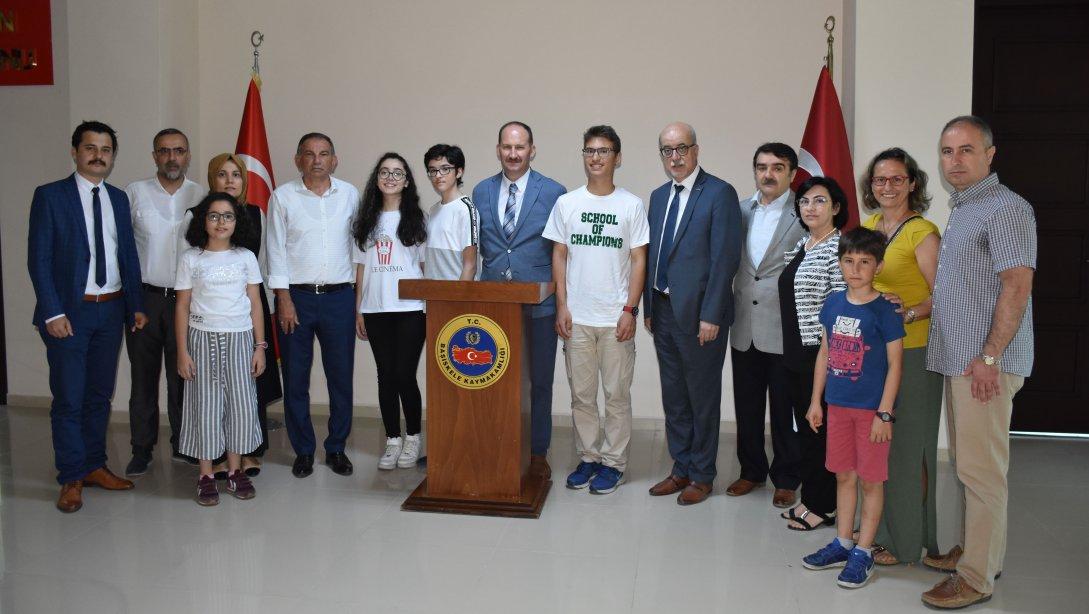 LGS'de (Liselere Geçiş Sınavı) Türkiye 1.si Olan Öğrencilerimiz Kaymakamımız Atilla KANTAY Tarafından Ödüllendirildi 