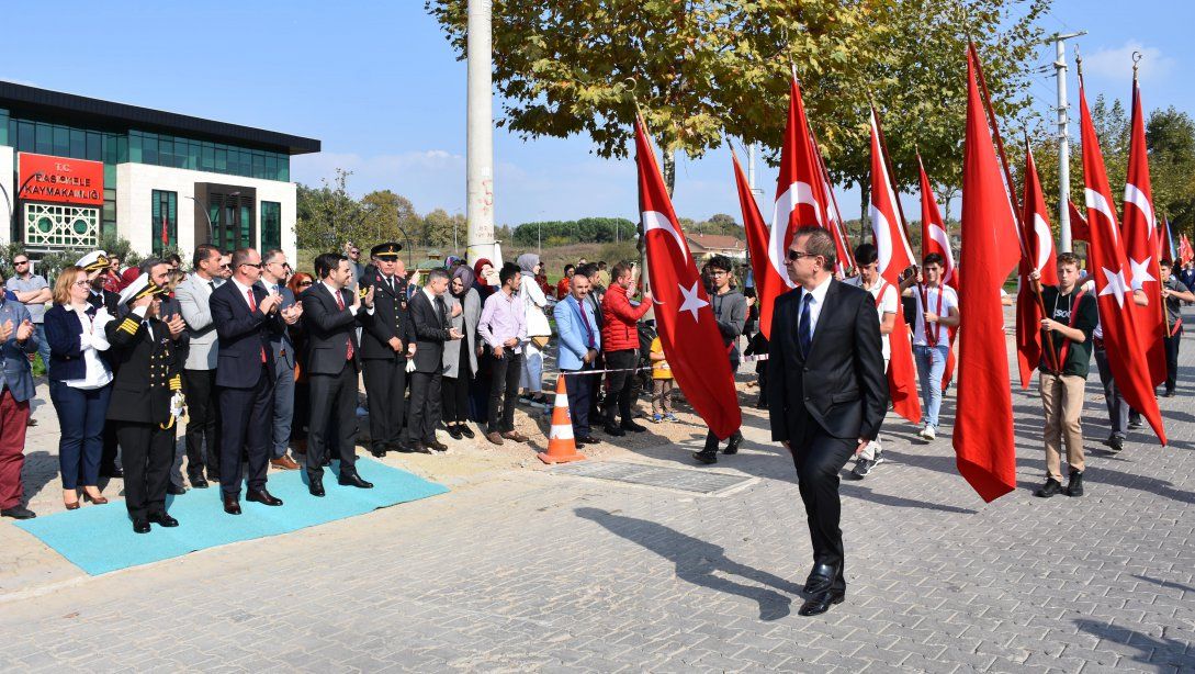 29 Ekim Cumhuriyet Bayramı, Başiskele'de Kaymakamlık Tören Alanı'nda halkın yoğun katılımıyla kutlandı.