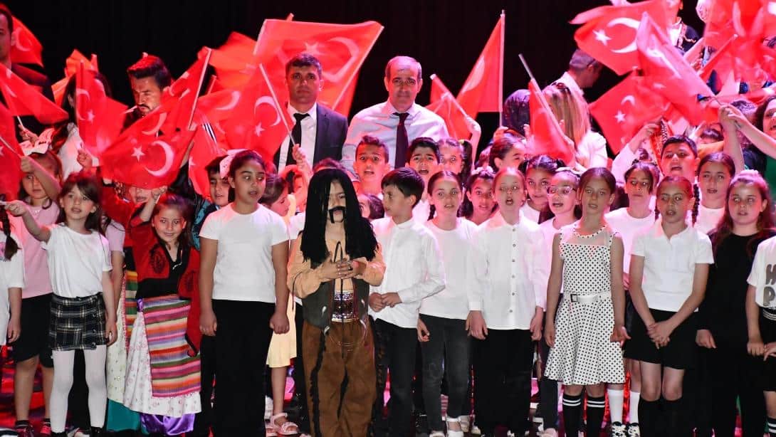 Yuvacık Levent Kırca-Oya Başar İlkokulu, 2024-2025 eğitim-öğretim yılı yılsonu etkinlik programı Başiskele Türkiye Yüzyılı Gençlik Merkezi'nde gerçekleştirildi.